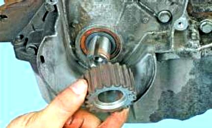 Replacing Renault Logan Oil Pump Chain and Gear