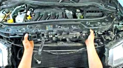 Замена конденсора автомобиля Рено Меган 2