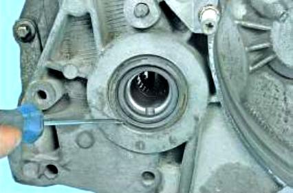 Reemplazo de los retenes de aceite de la transmisión manual Renault Megane 2