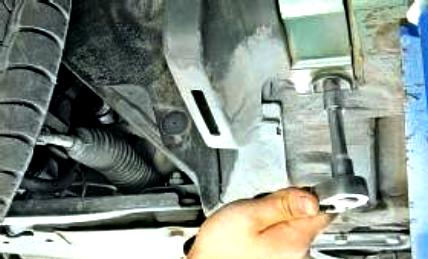 Removing and installing front fender Renault Megane 2