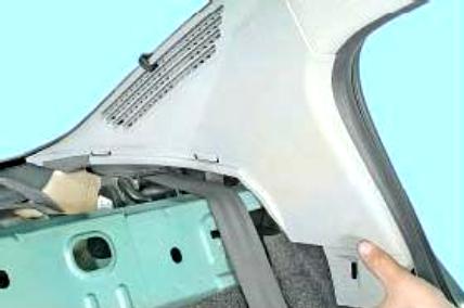 Removing seat belts Renault Megane 2