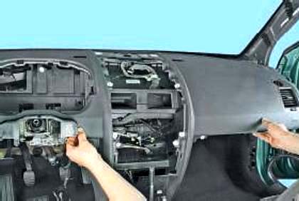 Заміна приладової дошки Renault Megane II