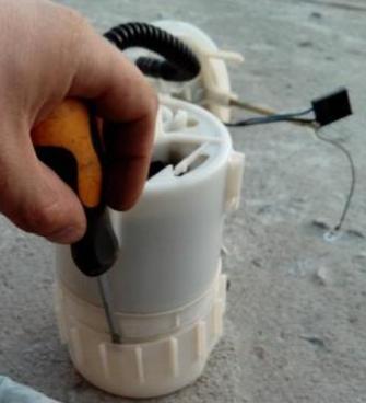 Replacing the fuel pump of the Megan-2 car