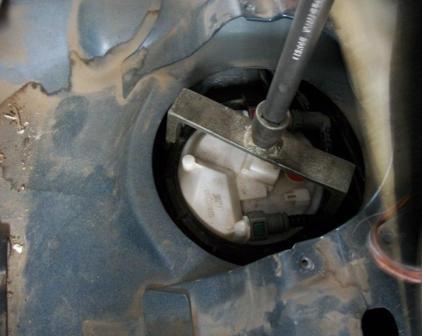 Replacing the fuel pump of the Megan-2 car