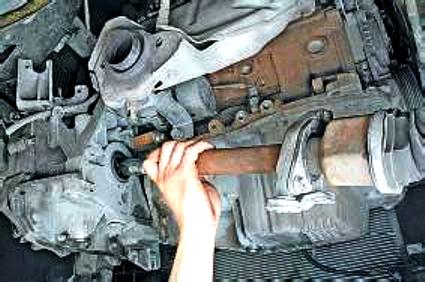 Removing and installing front wheel drive Renault Megane 2
