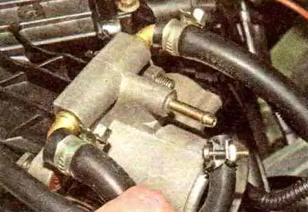 Entfernen und Installieren der Motordrosselbaugruppe VAZ-21114