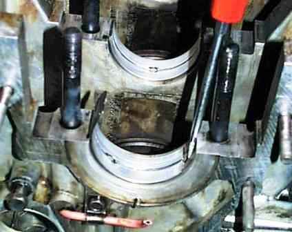 Removing and installing the ZMZ-402 crankshaft