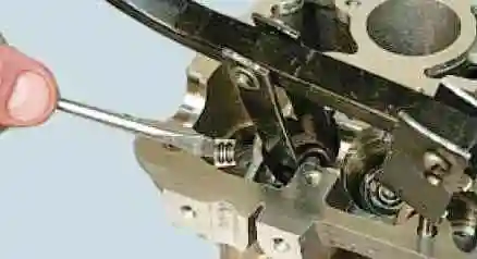 Замена маслосоъемных колпачков двигателя ВАЗ-21126