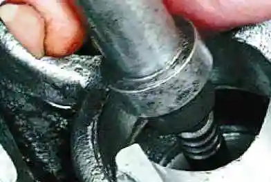 Замена маслосоъемных колпачков двигателя ВАЗ-21126