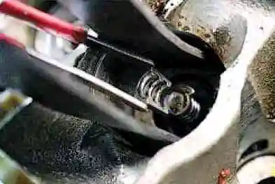 Замена маслосоъемных колпачков двигателя ВАЗ-21126