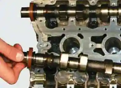 Замена маслосоъемных колпачков двигателя ВАЗ-21126