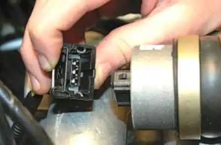 Замена прокладки головки блока цилиндров ЗМЗ-409 Замена прокладки головки блока цилиндров ЗМЗ-409