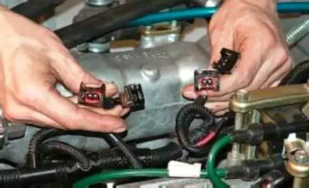 Замена прокладки головки блока цилиндров ЗМЗ-409 Замена прокладки головки блока цилиндров ЗМЗ-409