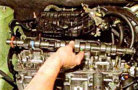 Removing and installing the camshaft of the VAZ-21114 engine