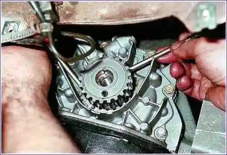 Replacing crankshaft seals VAZ-21126