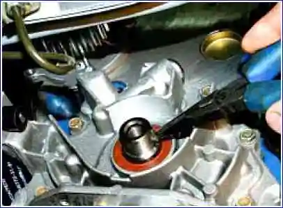 Replacing crankshaft seals VAZ-21126