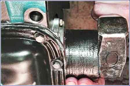 Replacing crankshaft seals VAZ-21126