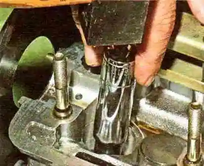 VAZ-21114 қозғалтқышының клапан тығыздағыштарын ауыстыру