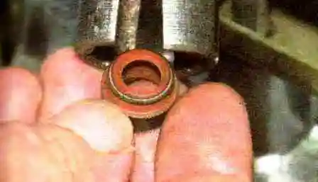 VAZ-21114 қозғалтқышының клапан тығыздағыштарын ауыстыру