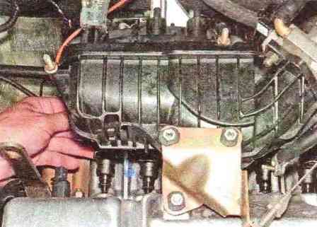 Revisando y reemplazando los inyectores del motor VAZ-21114
