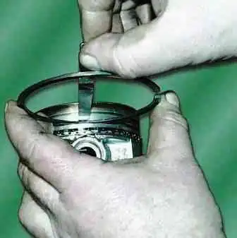 Repair of ZMZ-409 connecting rod and piston group