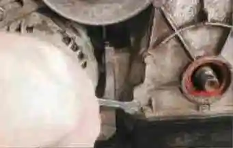 Replacing the VAZ-2123 chain tensioner shoe