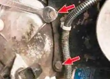 Replacing the VAZ-2123 chain tensioner shoe