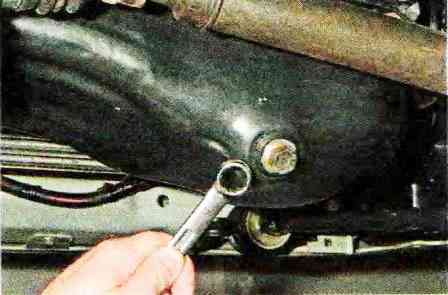 Removing and installing the oil receiver of the VAZ-21114 engine