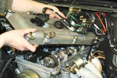 Replacing the ZMZ-409 cylinder head cover gasket