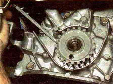 Replacing the crankshaft seals of the VAZ-21114 engine