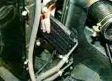 Снятие радиатора и редукционного клапана маслосистемы ЗМЗ-409