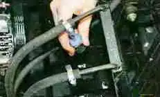 Снятие радиатора и редукционного клапана маслосистемы ЗМЗ-409