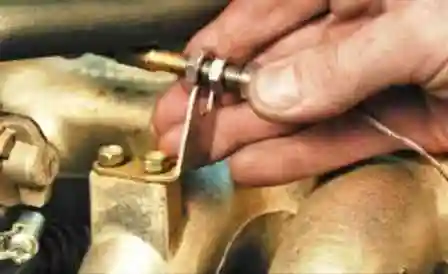 Reemplazo del cable del acelerador ZMZ-409