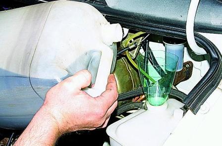 Замена охлаждающей жидкости двигателя ЗМЗ-406 автомобиля Соболь