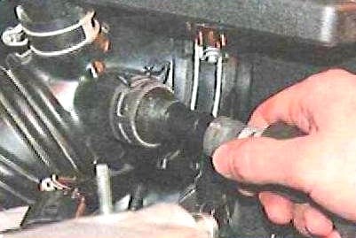 Toyota Camry 2AZ-FE crankcase ventilation system cleaning