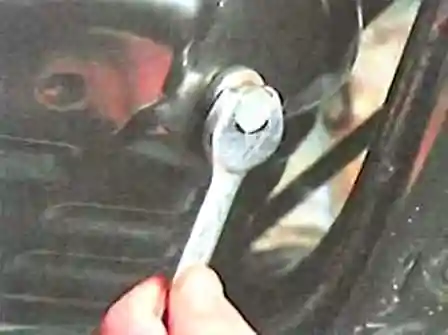 Замена масляного фильтра на двигателях 1AZ-FE И 2AZ-FE Toyota Camry Замена масляного фильтра на двигателях 1AZ-FE И 2AZ-FE Toyota Camry