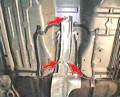 Reemplazo de los protectores térmicos de escape del motor Toyota Camry 2AZ-FE