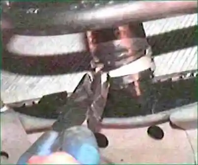 So ersetzen Sie den Kühler des Toyota Camry