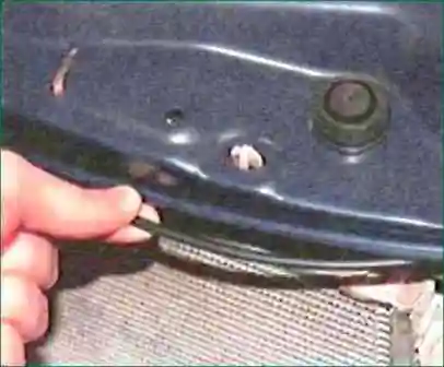 So ersetzen Sie den Kühler des Toyota Camry