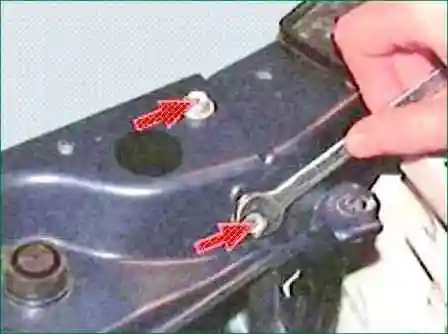 So ersetzen Sie den Kühler des Toyota Camry