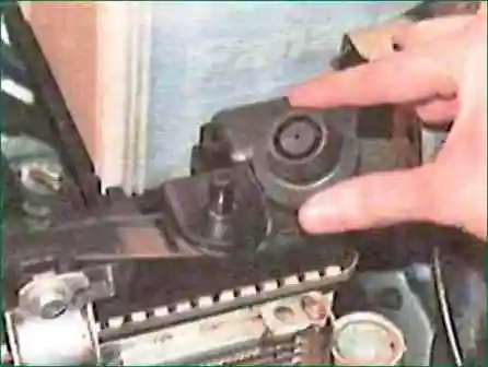 So ersetzen Sie den Kühler des Toyota Camry