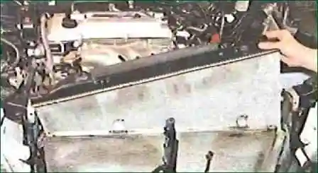 So ersetzen Sie den Kühler des Toyota Camry