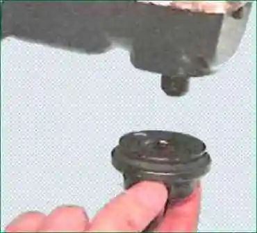 So ersetzen Sie den Kühler des Toyota Camry