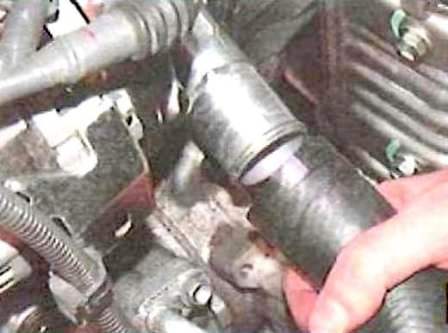 Removing and installing engine thermostat 2AZ-FE Toyota Camry