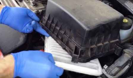 Removing and installing air filter for 2AZ-FE Toyota Camry engine