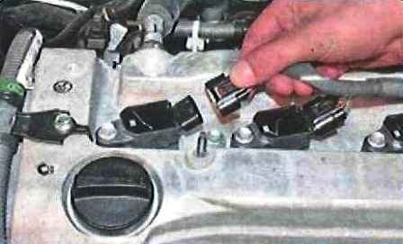 Extracción e instalación de los componentes del sistema de gestión del motor Toyota Camry