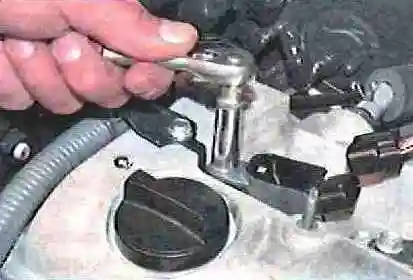 Зняття та встановлення елементів системи керування двигуном Тойота Камрі