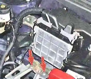 Зняття та встановлення елементів системи керування двигуном Тойота Камрі