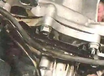 Зняття та встановлення елементів системи керування двигуном Тойота Камрі