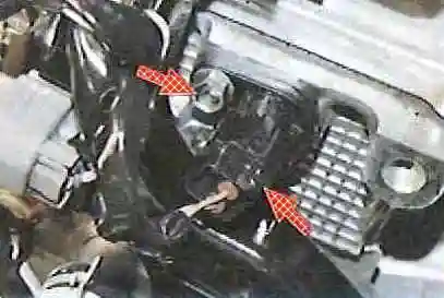 Зняття та встановлення елементів системи керування двигуном Тойота Камрі